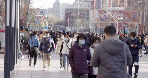 8k正面实拍街道上的人流