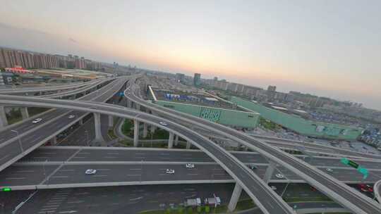 穿越机航拍扬州西区五层高架夕阳车流行驶