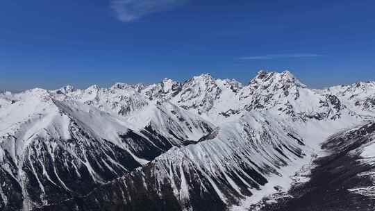 白马雪山山脉垭口群峰航拍