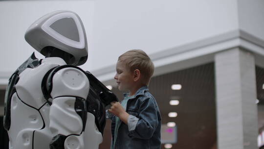 机器人与儿童对话