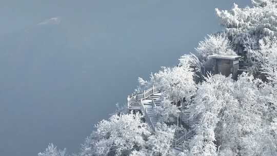 云上草原滑雪场雪景