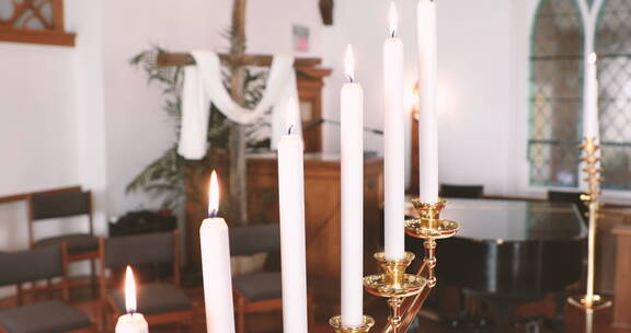 教堂中的蜡烛