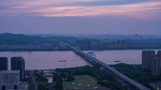 杭州钱塘江复兴大桥日转夜延时摄影视频素材模板下载