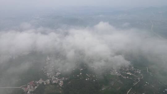 高空厚厚的云层