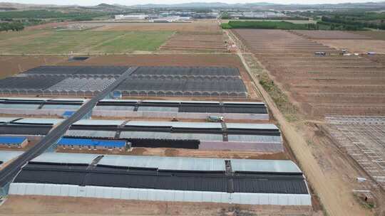 航拍农业大棚田园景观