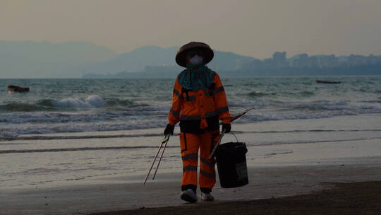 海南三亚环卫工视频素材模板下载