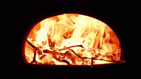 柴火在壁炉燃烧视频素材模板下载
