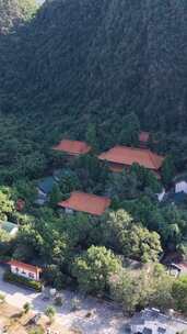 竖版航拍阳朔十里画廊监山寺