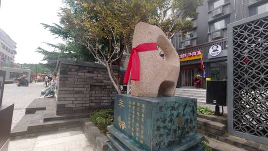 威海市环翠区属相街羊雕像延时4K