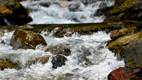 山泉溪流水自然景观