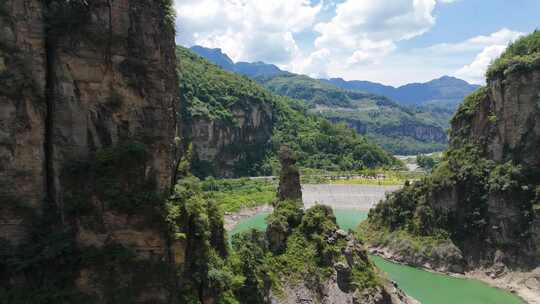 峡谷河流