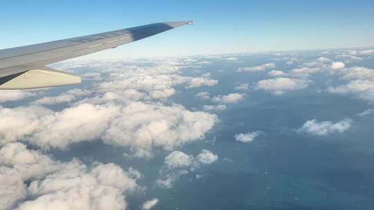 天空湛蓝大海俯瞰视频