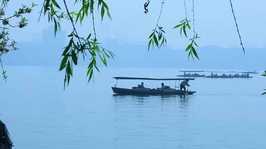 杭州西湖摇橹船视频素材
