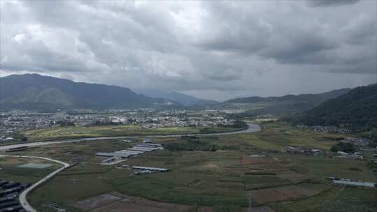 腾冲原始村落金色稻田自然风光航拍