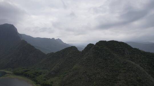 飞跃山脉见海上小桂林河流