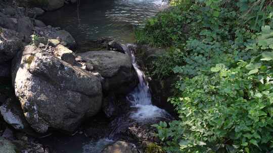 山间流水自然流水