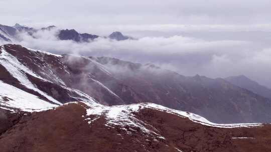 青海拉脊山雪山云雾航拍