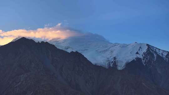 帕米尔高原雪山