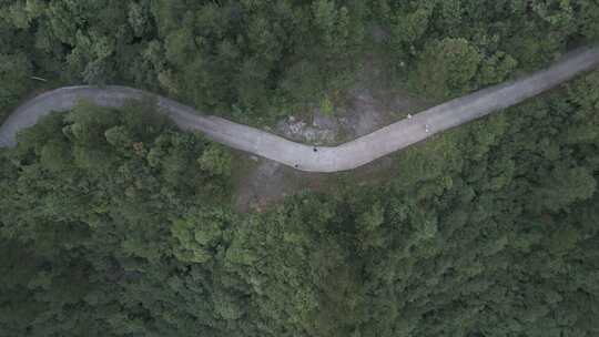 山顶道路旋转上升航拍