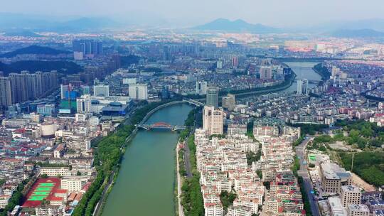 浦阳江两旁航拍诸暨城区现代城市风光