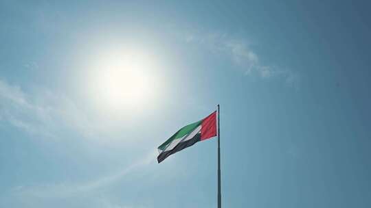 阿联酋国旗在阿联酋阿布扎比122米高的巨