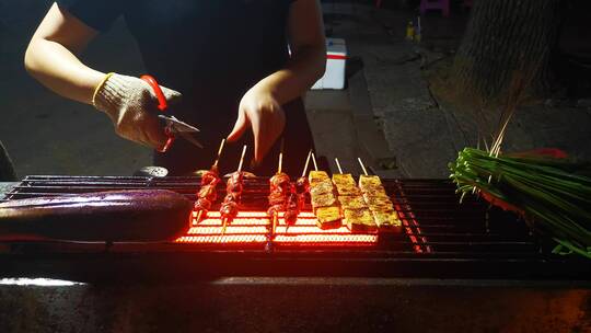 实拍路边摊烧烤美食