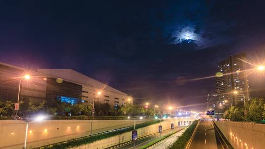 城市月光车流夜景延时摄影短片