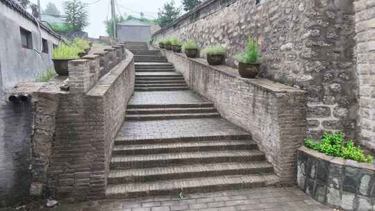 石砌台阶与盆栽景观
