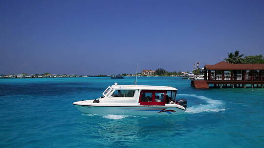 马尔代夫海岛上的游艇(1)