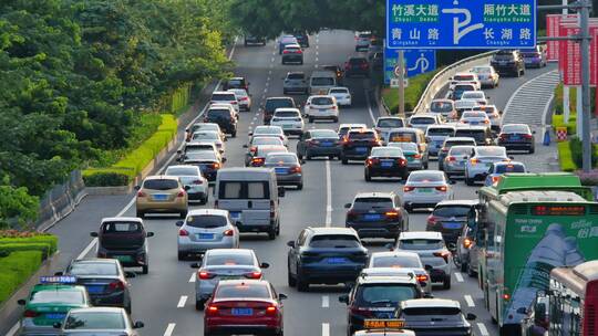 广西南宁民族大道交通繁忙下班高峰拥堵