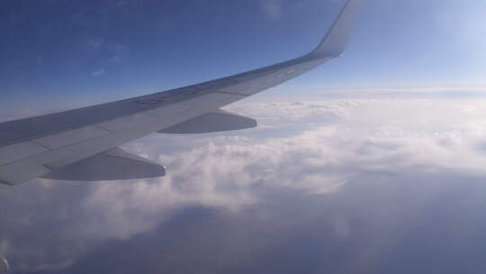 飞机上看云