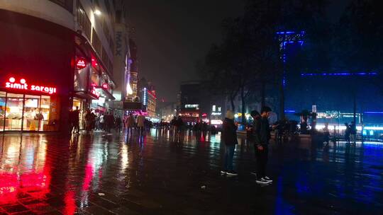 城市的雨夜特写视频素材模板下载