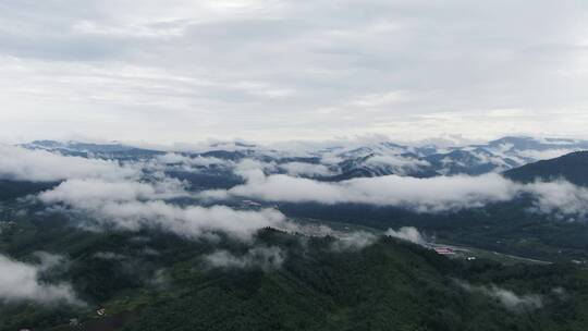 航拍清晨东北山区，大雾视频素材模板下载