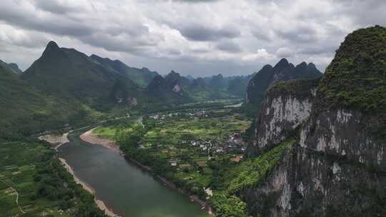 广西桂林市草坪乡冠岩漓江航拍自然风光