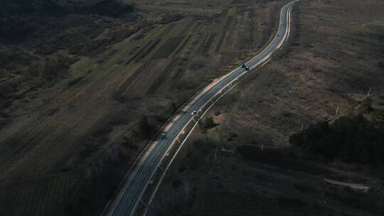 乡下公路航拍马路车辆旅行