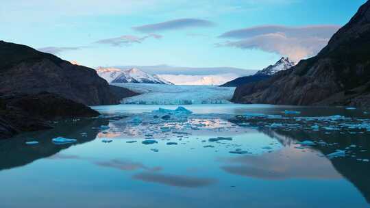 雪地冰川湖面飘着冰块4k视频素材模板下载