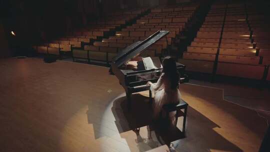 4K实拍剧场钢琴演奏素材