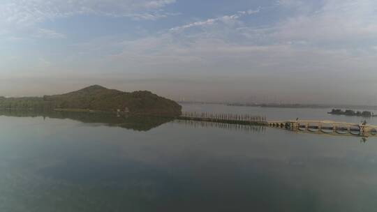 航拍武汉东湖绿道水面桥