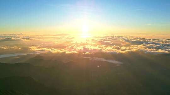 海南五指山热带雨林国家森林公园日出云海