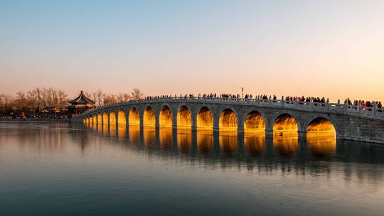 颐和园十七孔桥金光穿洞北京延时冬天古建