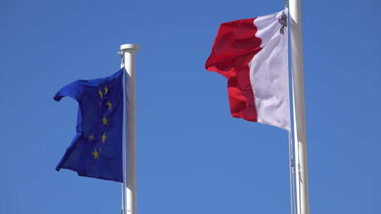 马耳他国旗与欧盟会旗