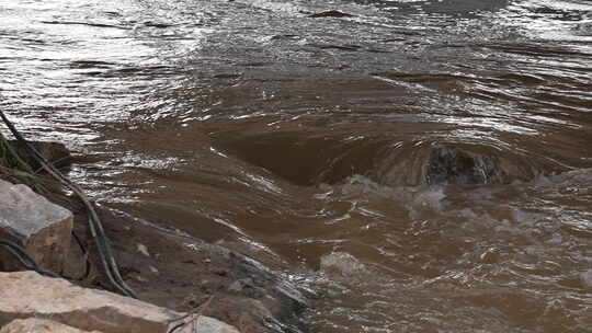 河流 流水 水面 奔流 江河 波涛 波浪翻滚