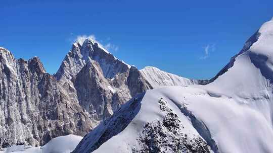 航拍四川甘孜横断山脉贡嘎山区爱德嘉峰雪山