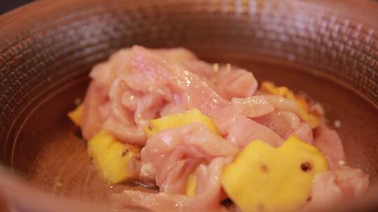 菠萝腌制鸡肉 (5)