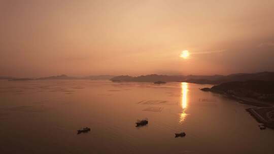 海上渔船海岛剪影滩涂日落晚霞