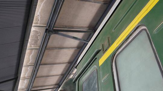 绿皮火车车厢车皮车头复古老火车视频素材模板下载