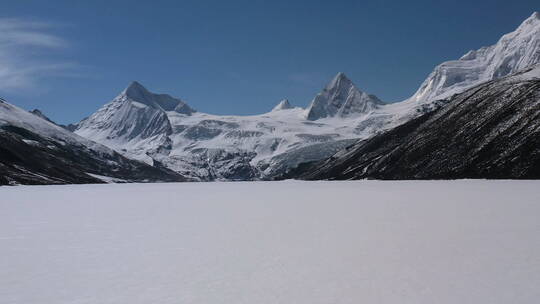 西藏萨普雪山与冰湖航拍