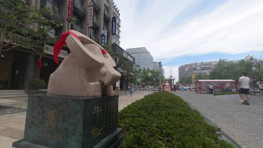 威海十二属相街牛雕像延时4K