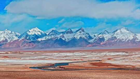 巍峨壮丽的雪山