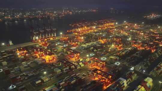 航拍视角青岛港夜景